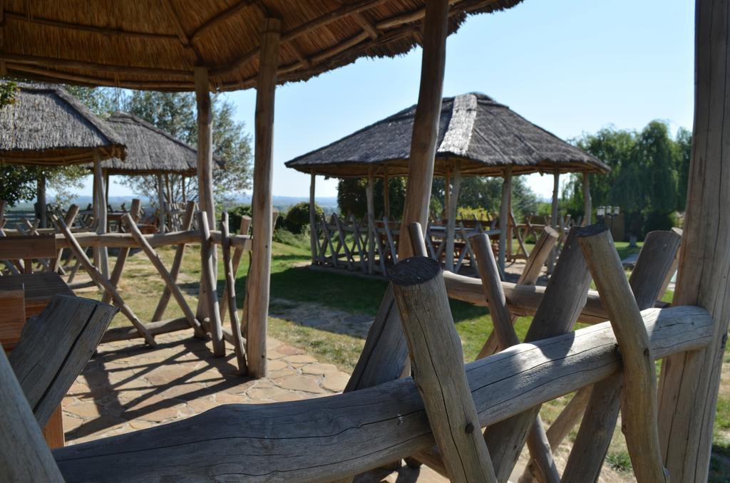 Panska Hata Hotell Nyzhnya Khortytsya Exteriör bild