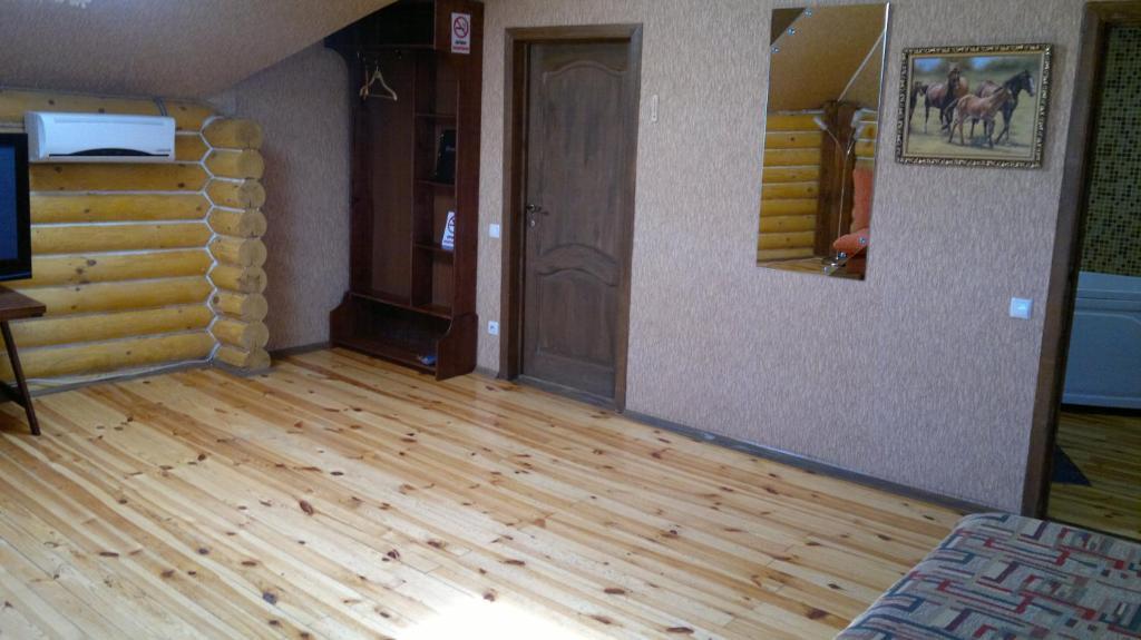 Panska Hata Hotell Nyzhnya Khortytsya Rum bild